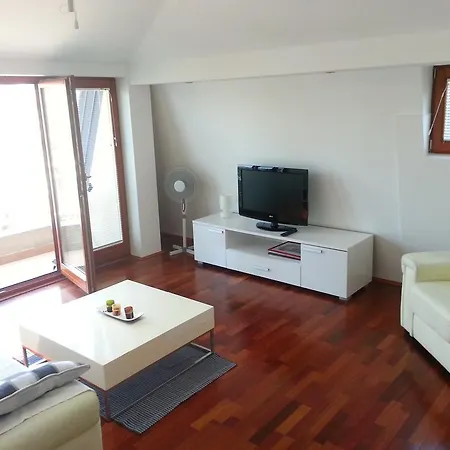 Beautiful View Of Center Apartment
