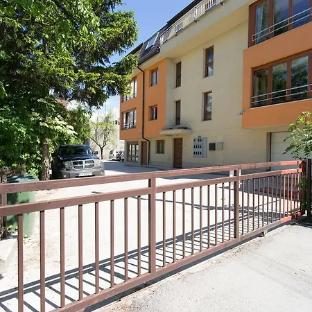 Beautiful View Of Center Apartment *