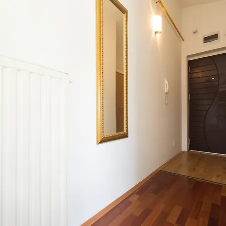 Beautiful View Of Center דירה