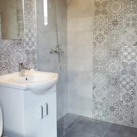 Beautiful View Of Center דירה *