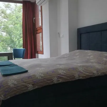 Beautiful View Of Center דירה *