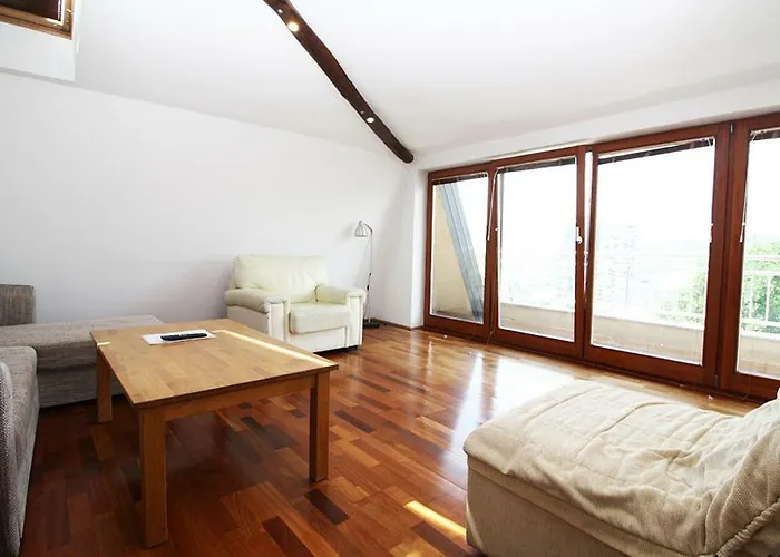 Beautiful View Of Center דירה *